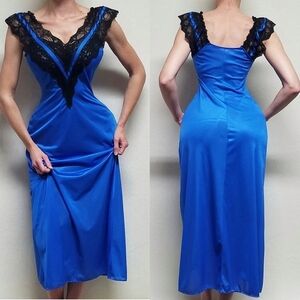 Vintage 1950s Blue Stretchy Satin Black Lace Flutter Sleeve Lingerie Nighty Med
